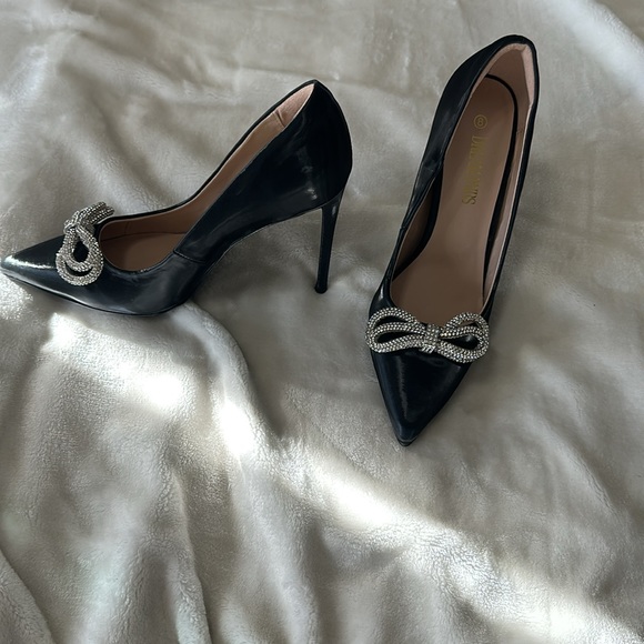 Black rhinestone embellished size 8 Heels - Picture 2 of 3